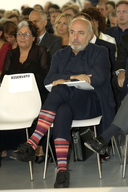 Gallo celebra Elio Fiorucci con una capsule di calze a righe multicolor in edizione limitata