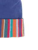 Einfarbige hellblaue Kindermütze mit Multicolor-Pompon