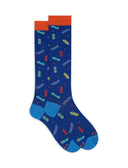Calze lunghe uomo cotone leggerissimo fantasia skateboard su fondo blu