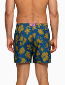 Badeshorts für Herren mit Blumenmuster auf blauem Grund