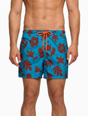 Badeshorts für Herren, Blumenmuster auf hellblauem Hintergrund