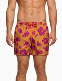 Herren-Badeshorts mit Blumenmuster auf gelbem Grund
