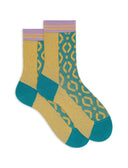 Women's short socks in cotton with shimmering effect and geometric pattern in peacock color.