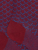 Lange Herrensocken aus Wolle, Seide und Kaschmir, bordeauxrot mit geometrischem Muster
