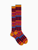 Lange Herrensocken aus warmer Baumwolle in Rot mit einer Mischung geometrischer Formen